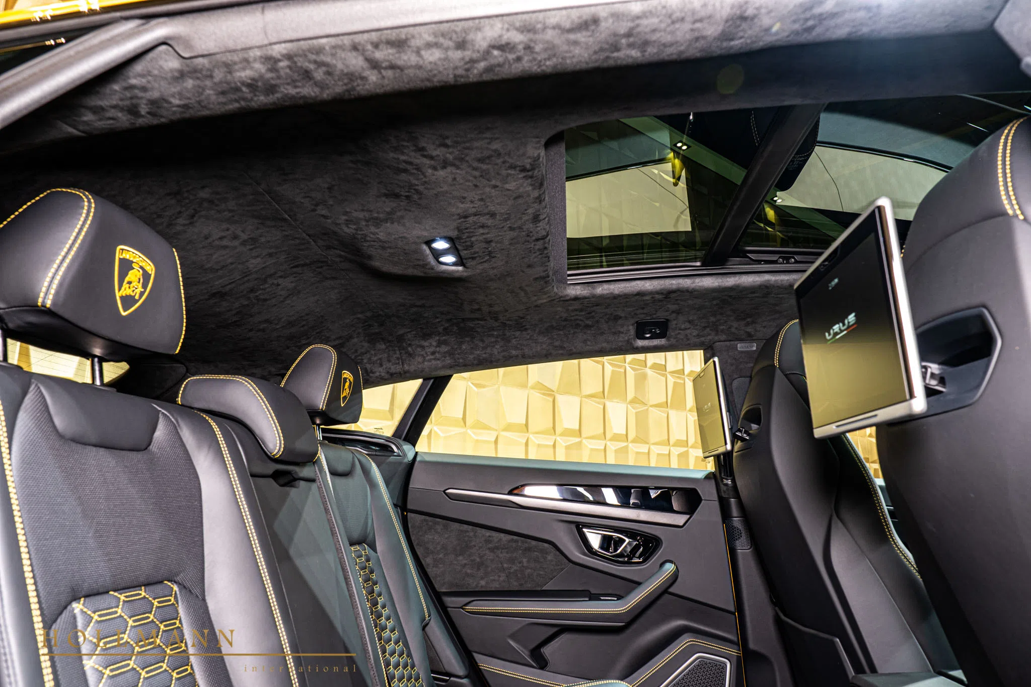 2021 Mansory Urus Venatus interior, door panel, Nero Ade + Giallo Stitching