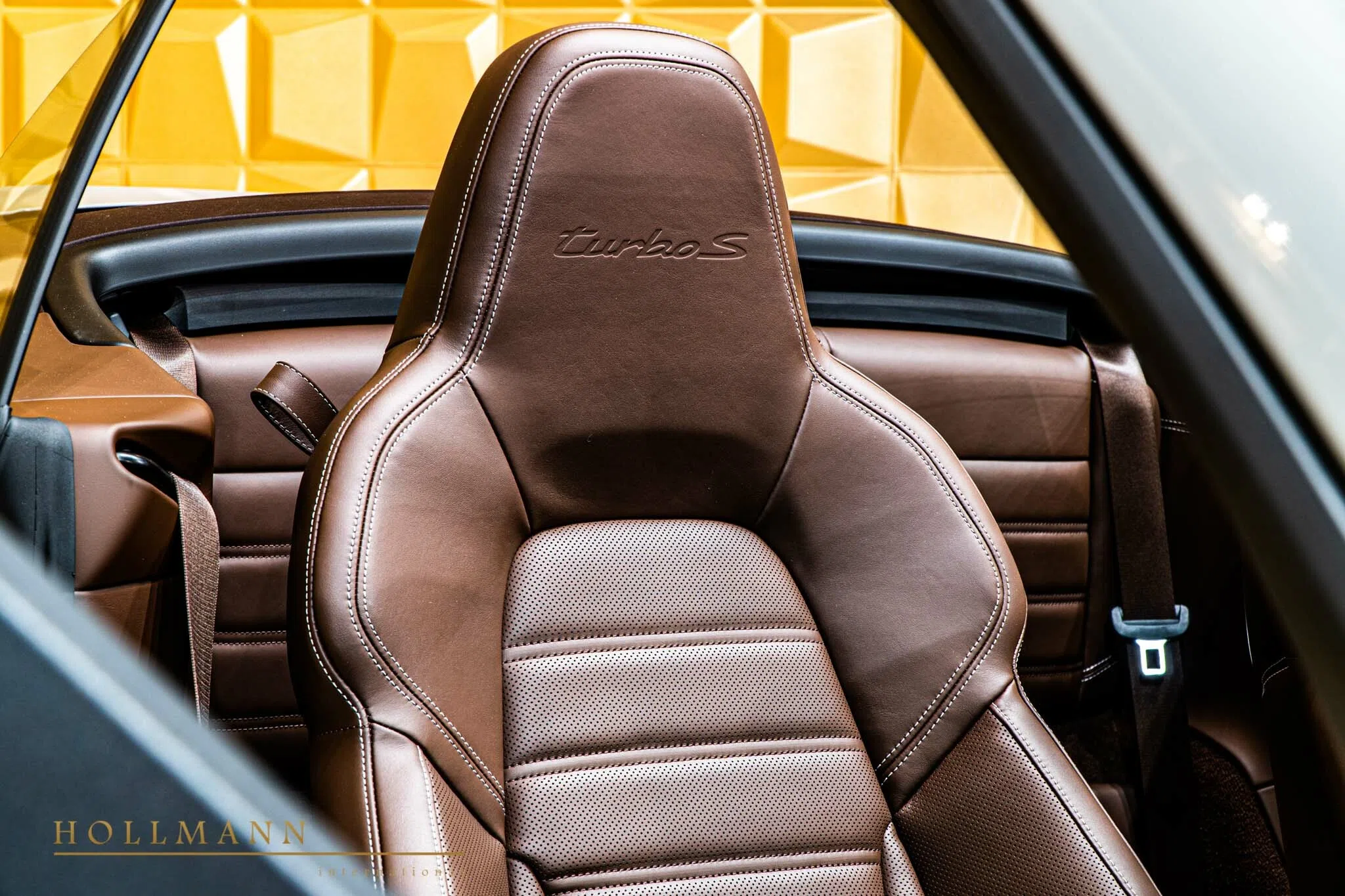 2021 Porsche 911 Turbo S Cabriolet interior, seats, Leather Truffle Brown
