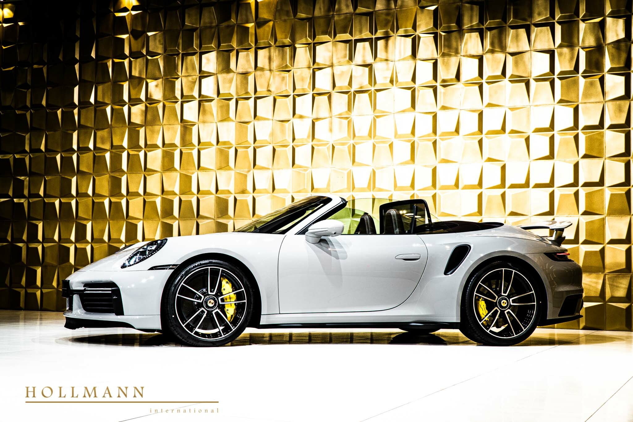 2021 Porsche 911 Turbo S Cabriolet, 19/20