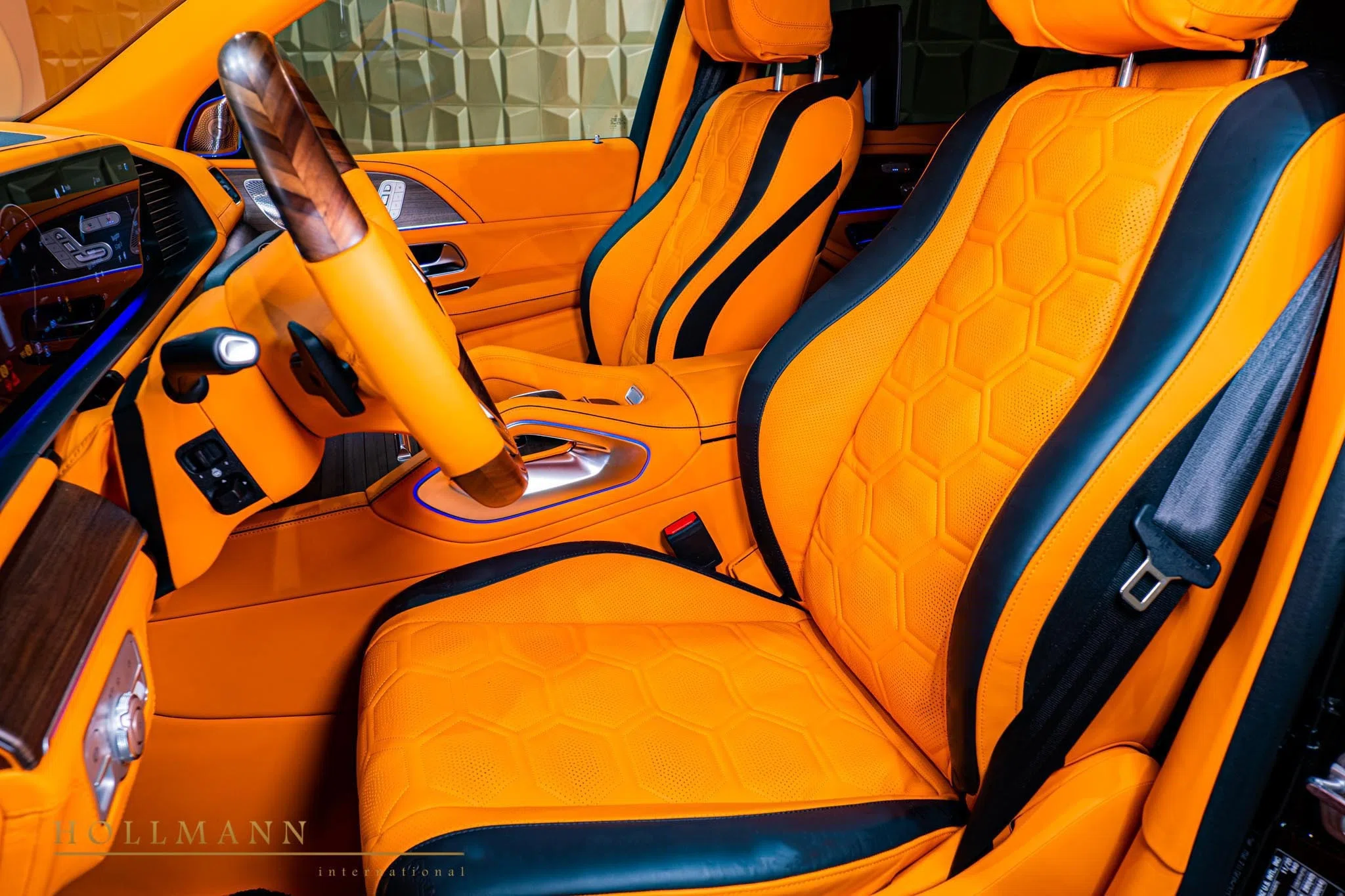 2021 Mercedes-Maybach GLS 600 interior, seats, Customized Mandarin + Black