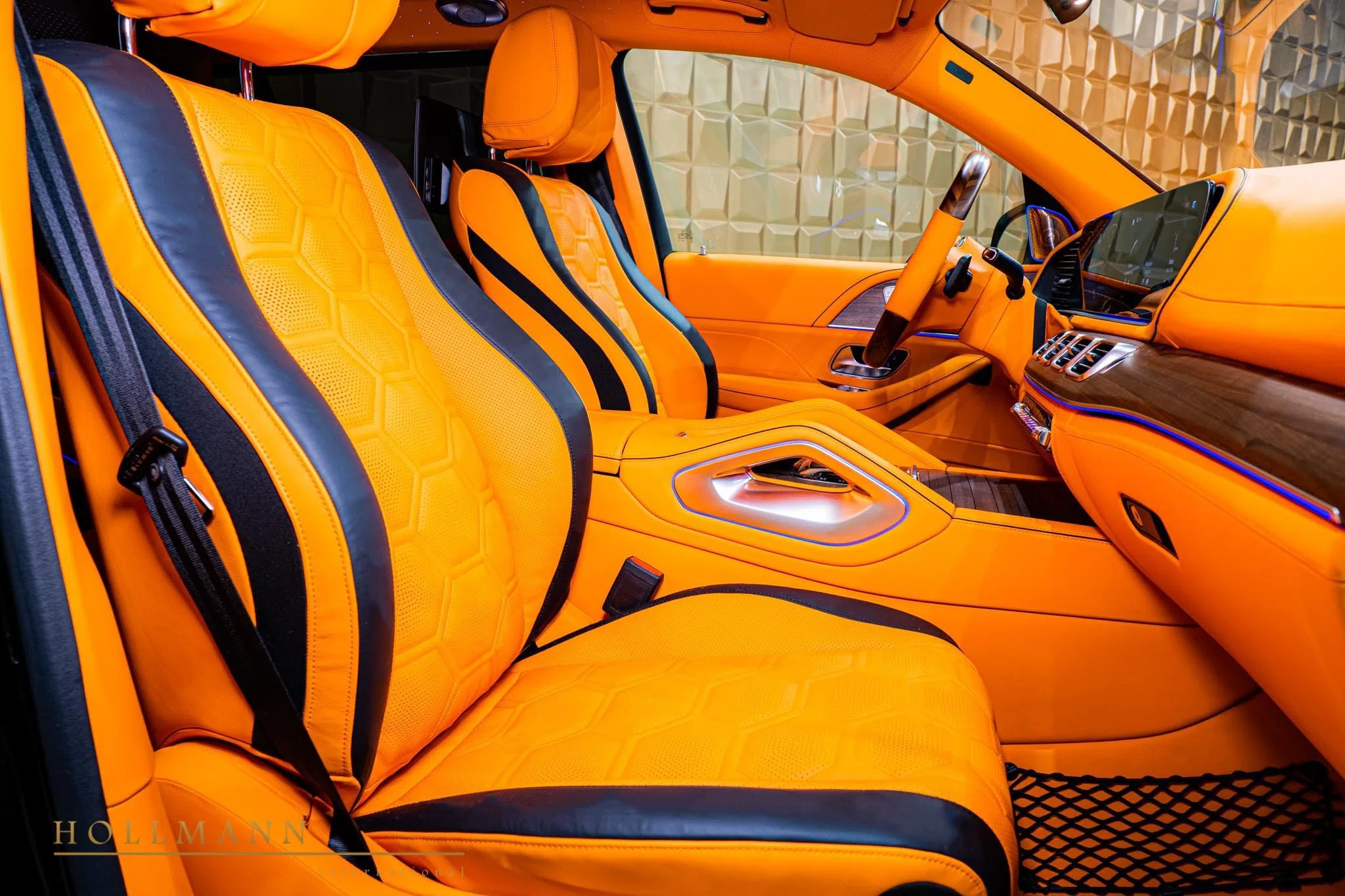 2021 Mercedes-Maybach GLS 600 interior, seats, Customized Mandarin + Black