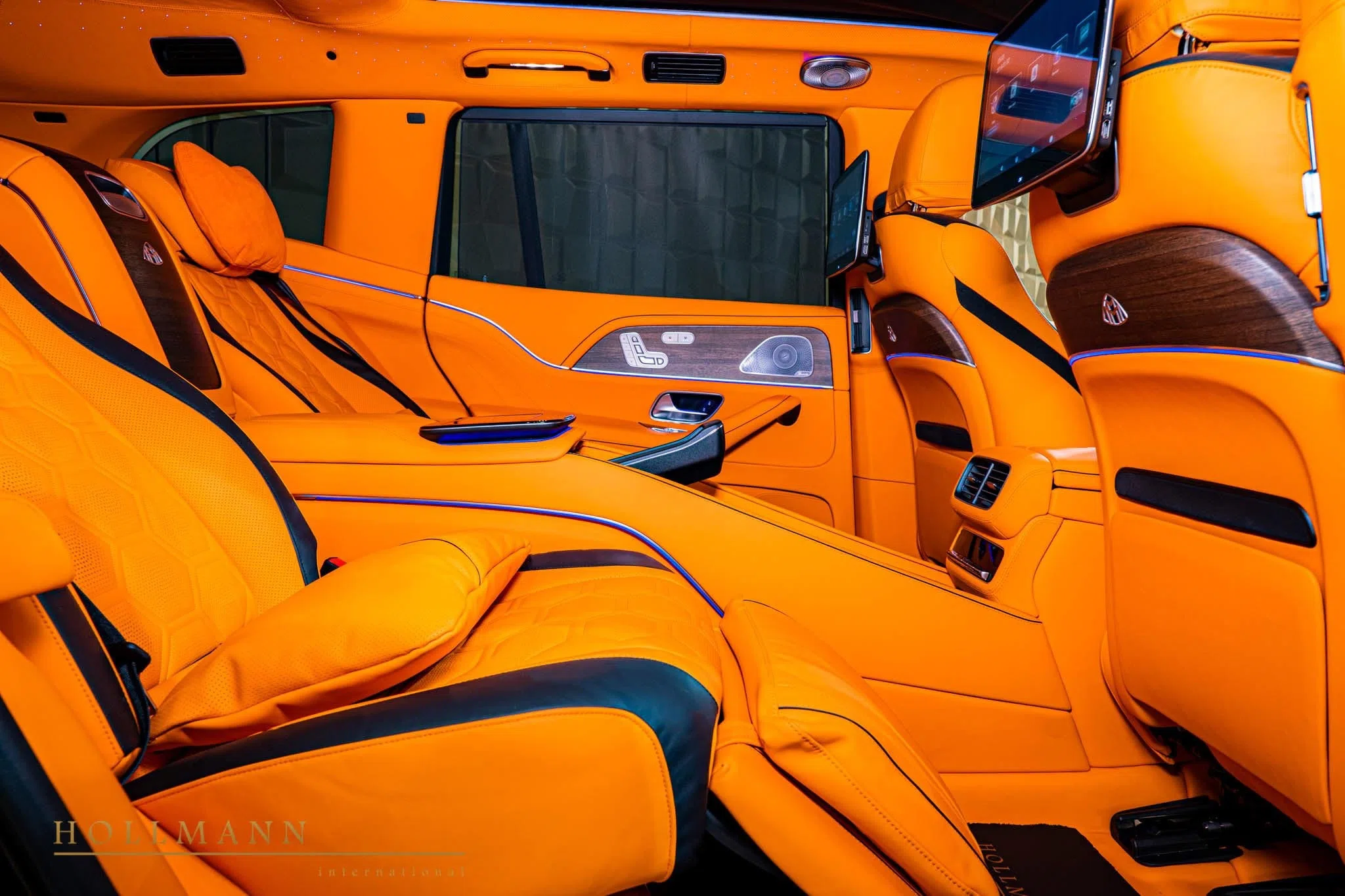 2021 Mercedes-Maybach GLS 600 interior, seats, Customized Mandarin + Black