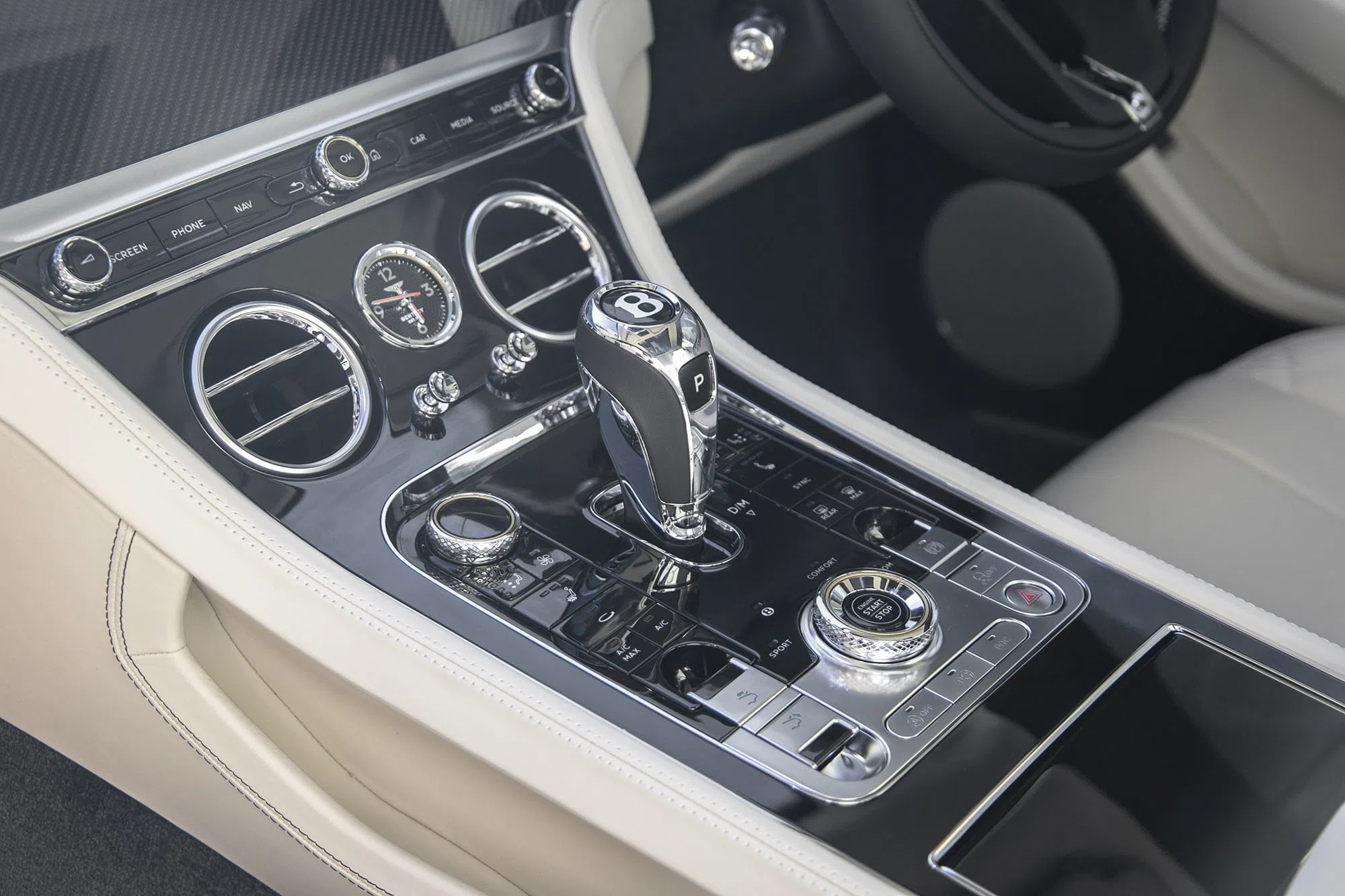 2021 Bentley Continental GT interior, center console, Beige