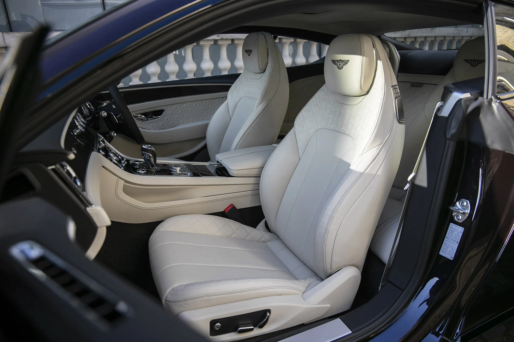 2021 Bentley Continental GT interior, seats, Beige