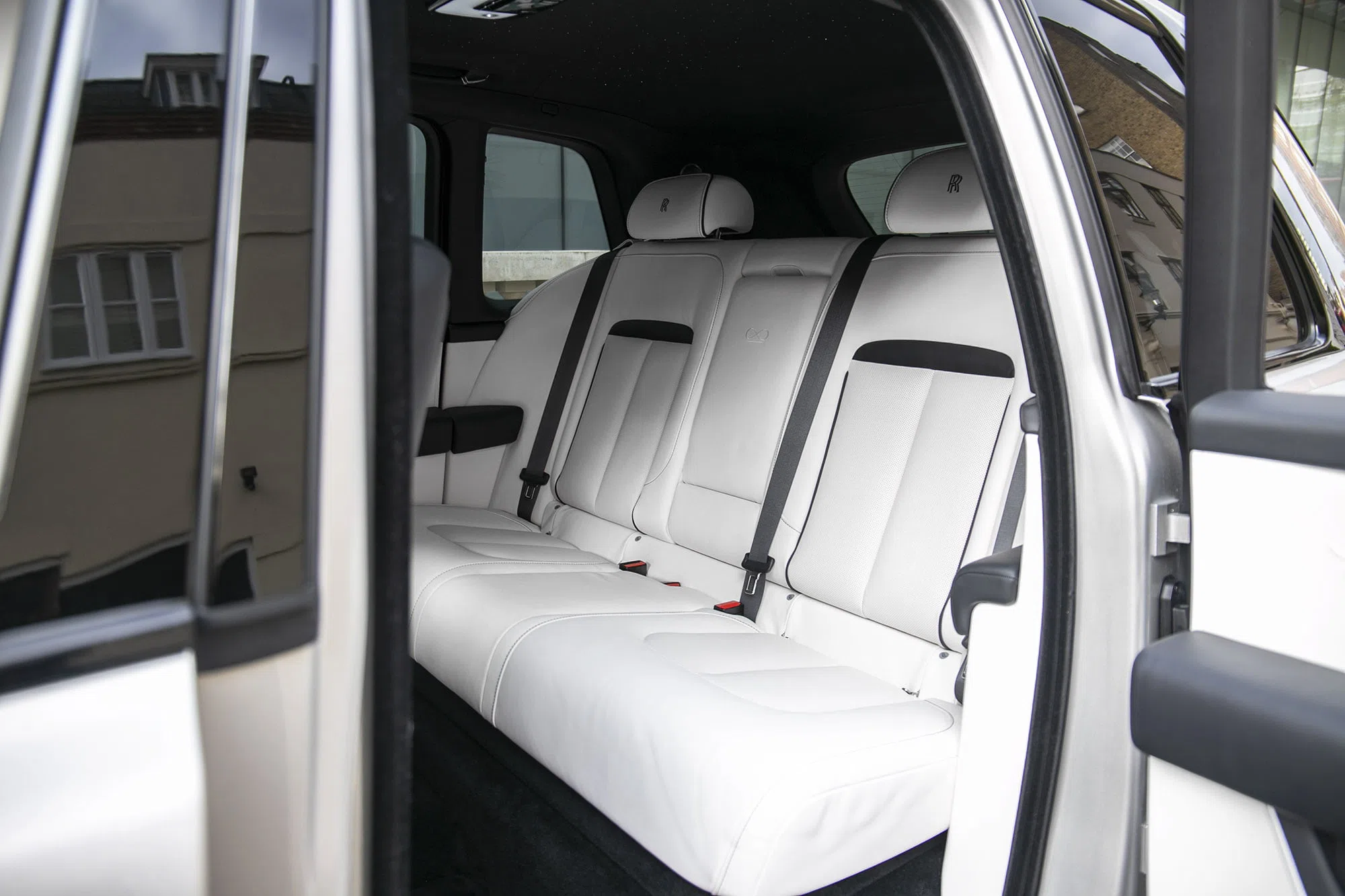 2021 Rolls-Royce Cullinan Black Badge interior, seats, Grace White