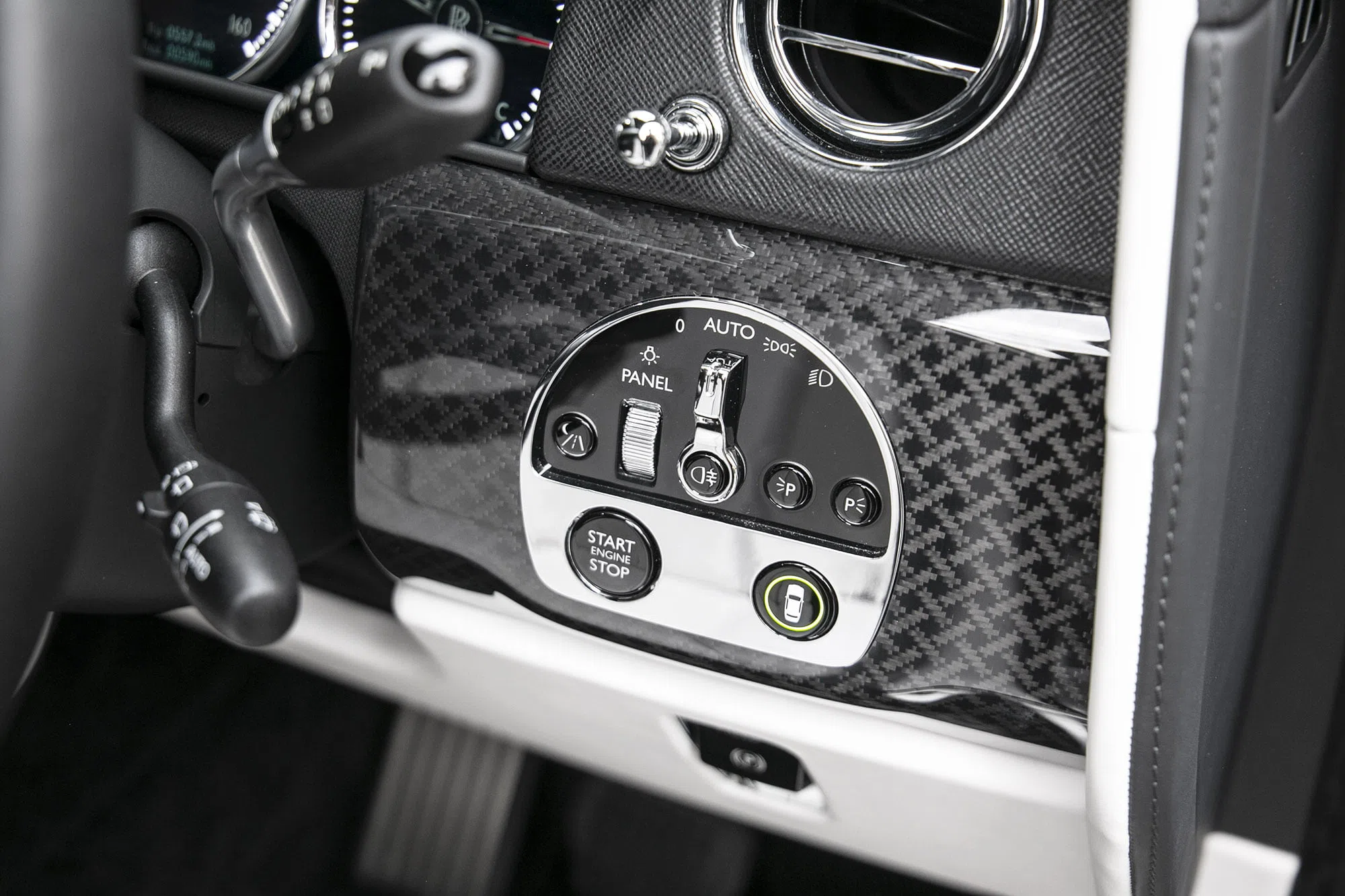 2021 Rolls-Royce Cullinan Black Badge interior, center console, Grace White