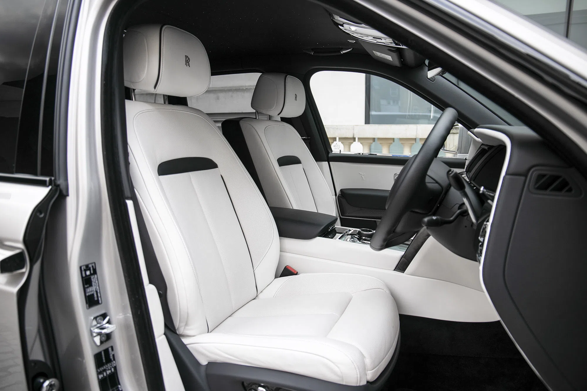 2021 Rolls-Royce Cullinan Black Badge interior, seats, Grace White