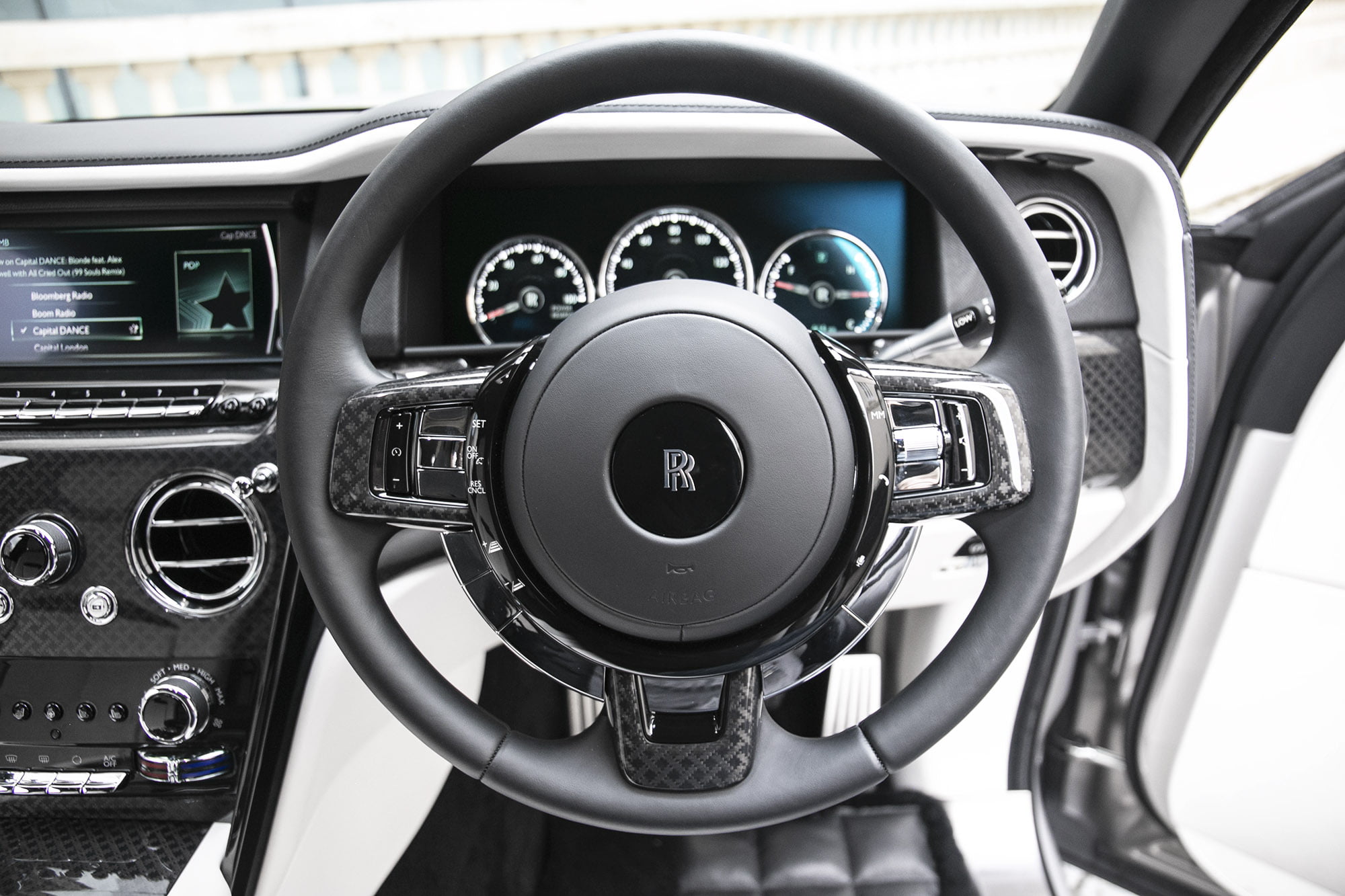 2021 Rolls-Royce Cullinan Black Badge, 16/20