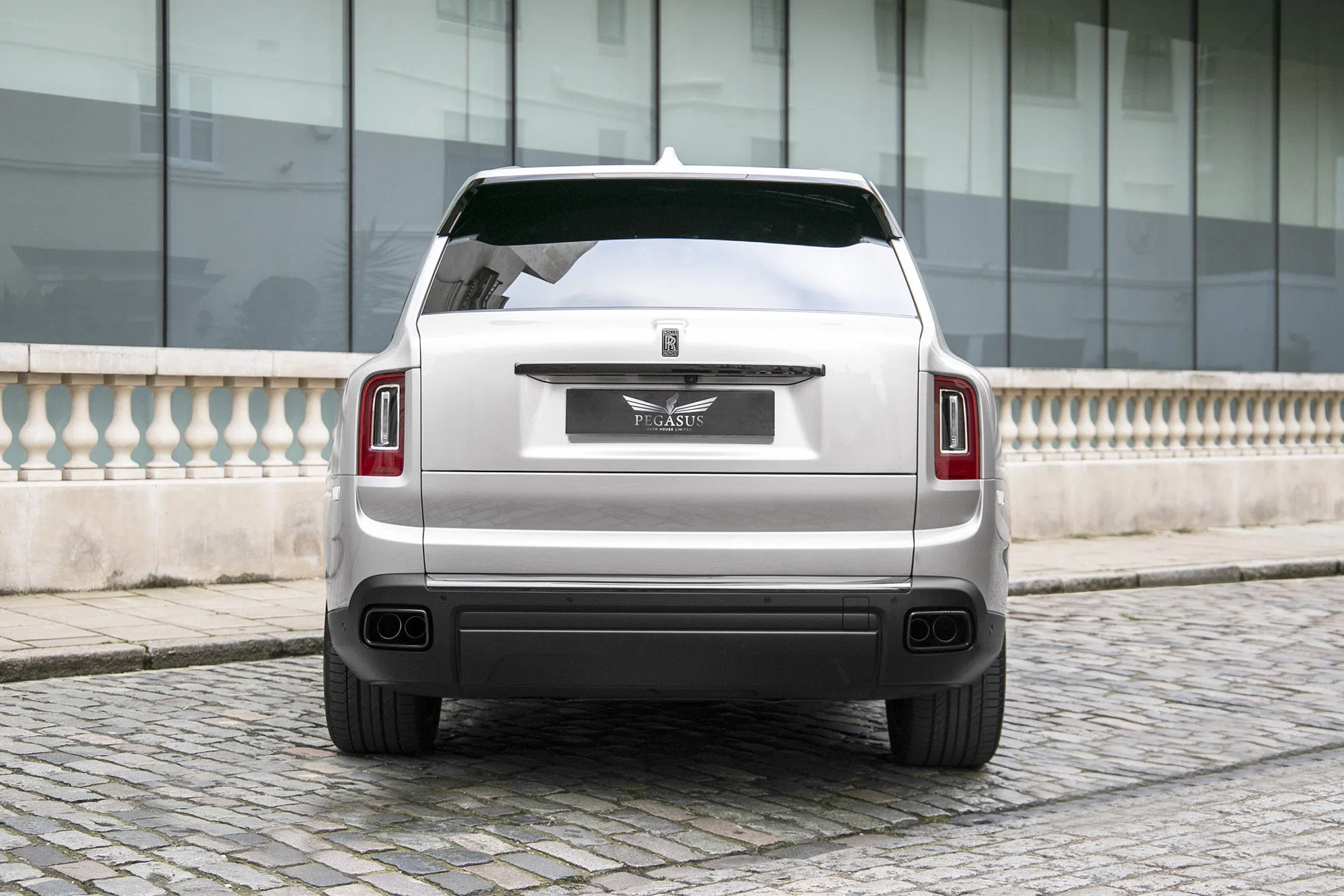 2021 Rolls-Royce Cullinan Black Badge, rear three-quarter view, Premiere Silver
