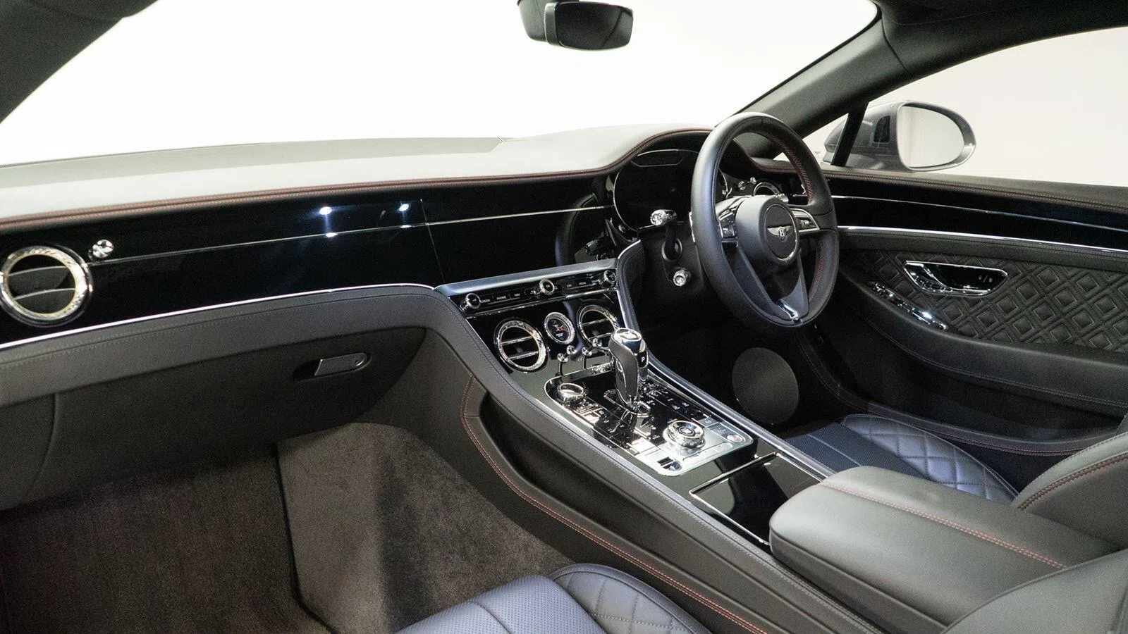 2018 Bentley CONTINENTAL GT interior, dashboard, Beluga Leather