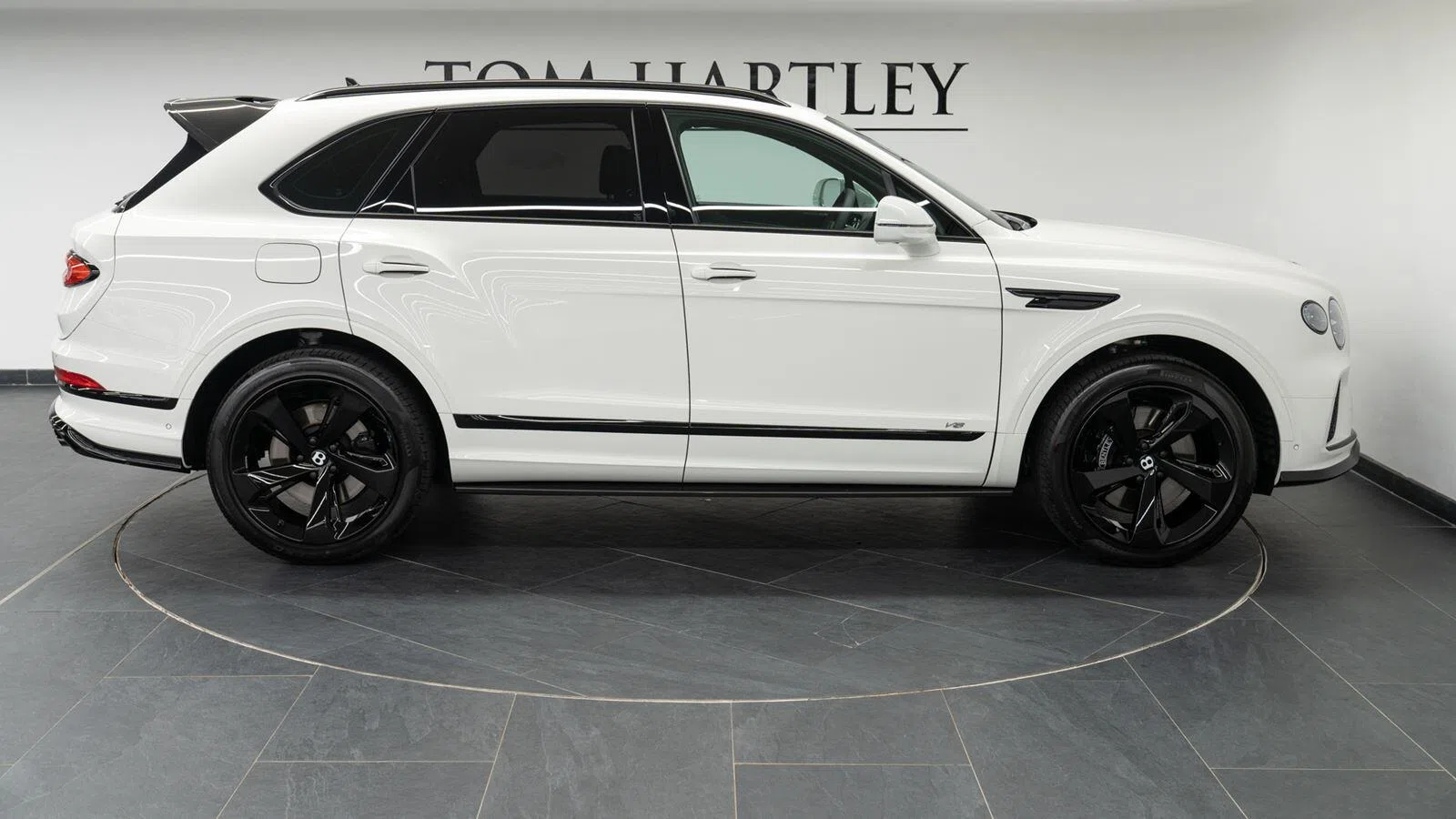 2021 Bentley Bentayga Mulliner 7 Seats for sale, exterior, Glacier White
