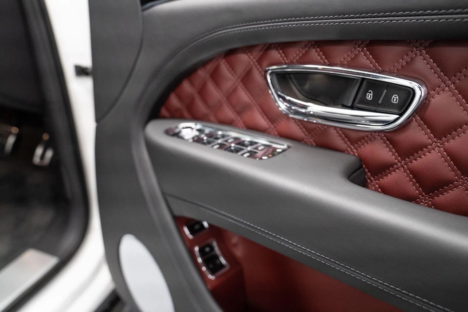 2021 Bentley Bentayga Mulliner 7 Seats interior, Leather