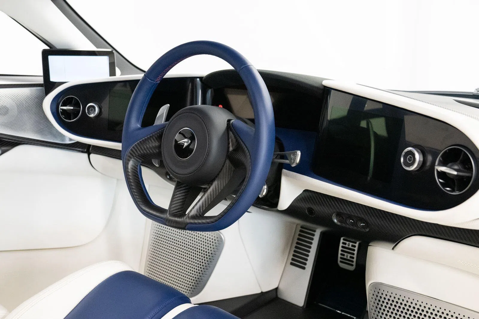 2020 McLaren Speedtail interior, dashboard, MSO Bespoke Navy & White