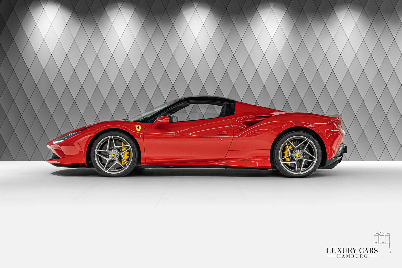 2021 Ferrari F8 Spider, 4/25