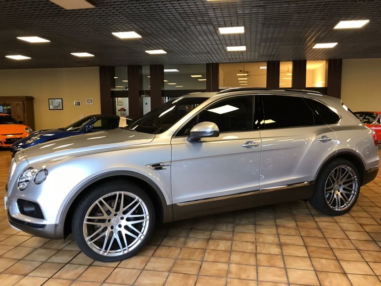 2018 Bentley Bentayga W12, 2/8