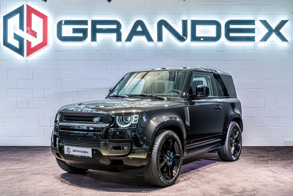 2022 Land Rover Defender 90 V8 James Bond Edition