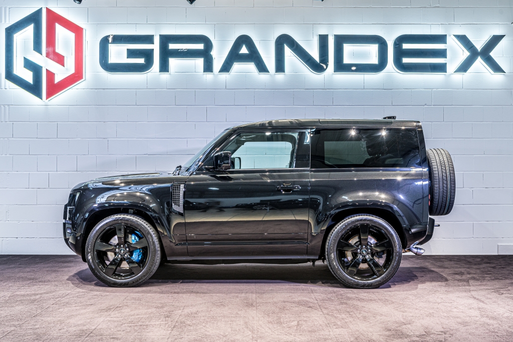 2022 Land Rover Defender 90 V8 James Bond Edition, 3/20