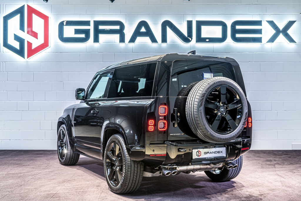 2022 Land Rover Defender 90 V8 James Bond Edition, 4/20