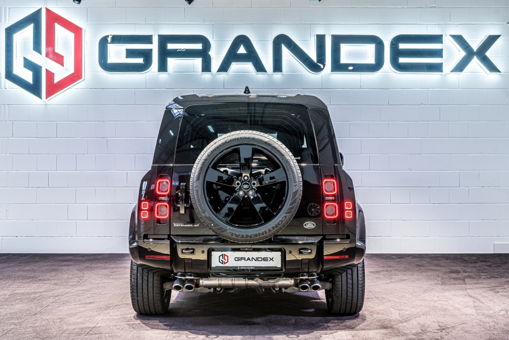 2022 Land Rover Defender 90 V8 James Bond Edition, 5/20