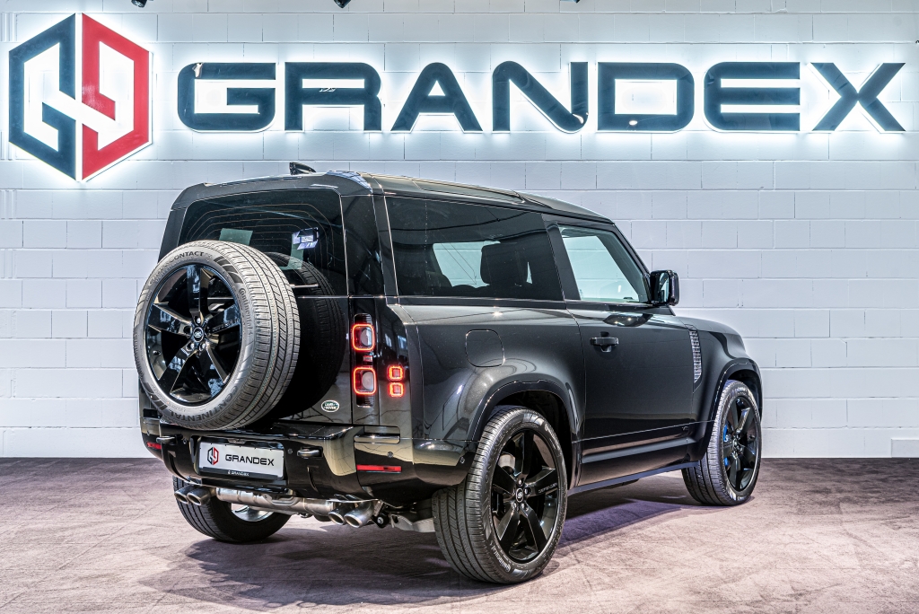 2022 Land Rover Defender 90 V8 James Bond Edition, 6/20