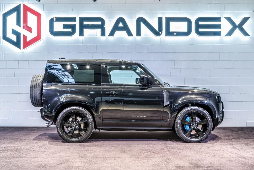 2022 Land Rover Defender 90 V8 James Bond Edition, 7/20
