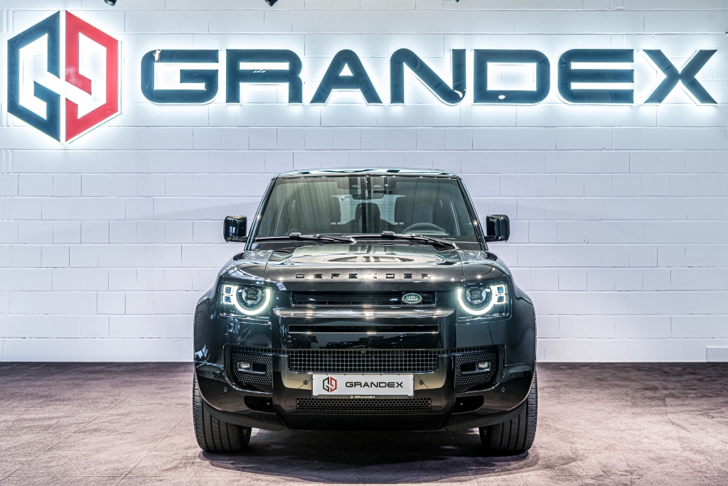 2022 Land Rover Defender 90 V8 James Bond Edition, 8/20