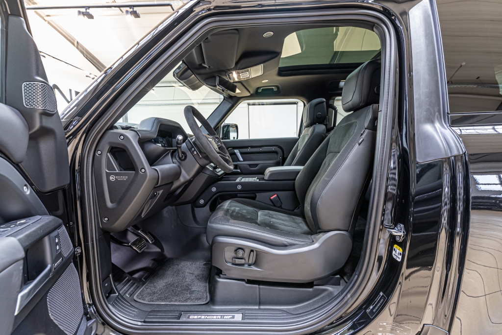 2022 Land Rover Defender 90 V8 James Bond Edition, 10/20