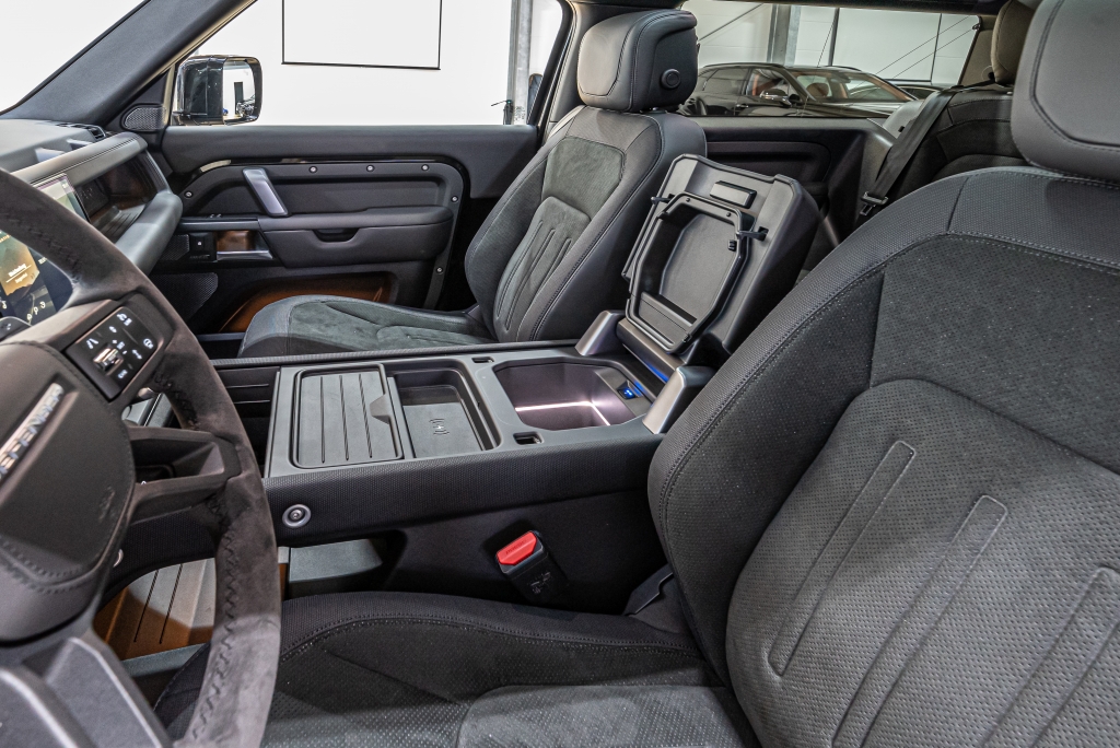 2022 Land Rover Defender 90 V8 James Bond Edition, 13/20