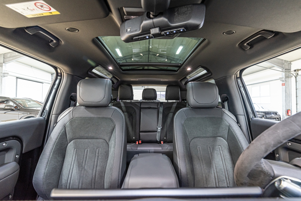 2022 Land Rover Defender 90 V8 James Bond Edition, 14/20
