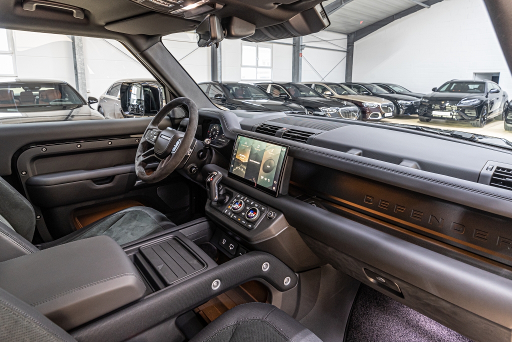 2022 Land Rover Defender 90 V8 James Bond Edition, 18/20