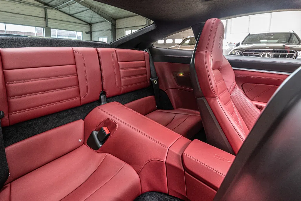 2022 Porsche 911 Turbo S interior, seats, Bi-Color, schwarz- bordeauxrot