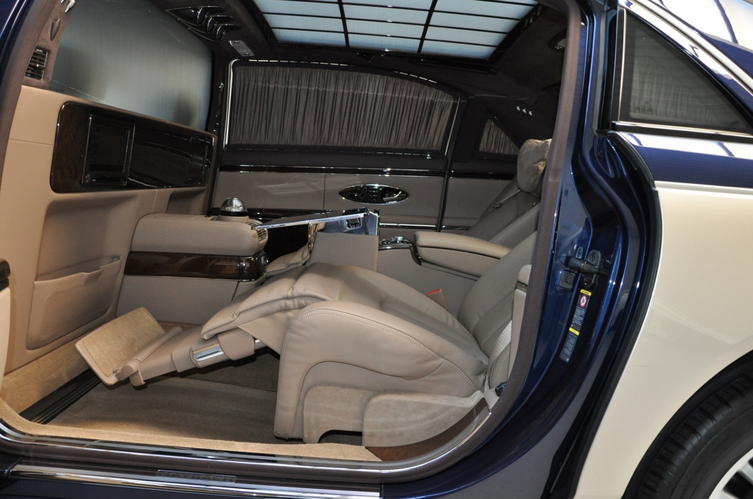 2012 Maybach 62, 2/20