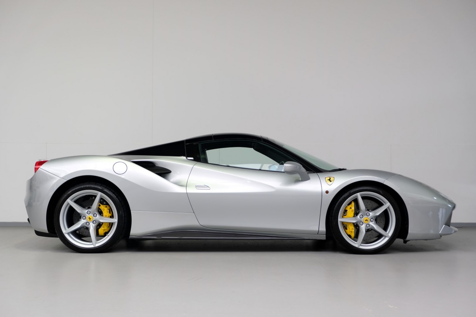 2020 Ferrari 488 Spider, 3/19