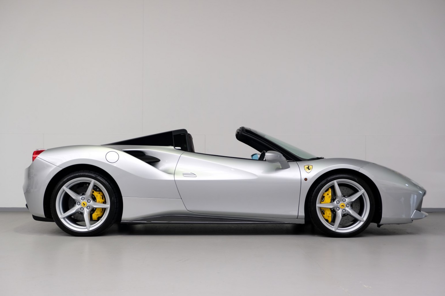 2020 Ferrari 488 Spider, 4/19