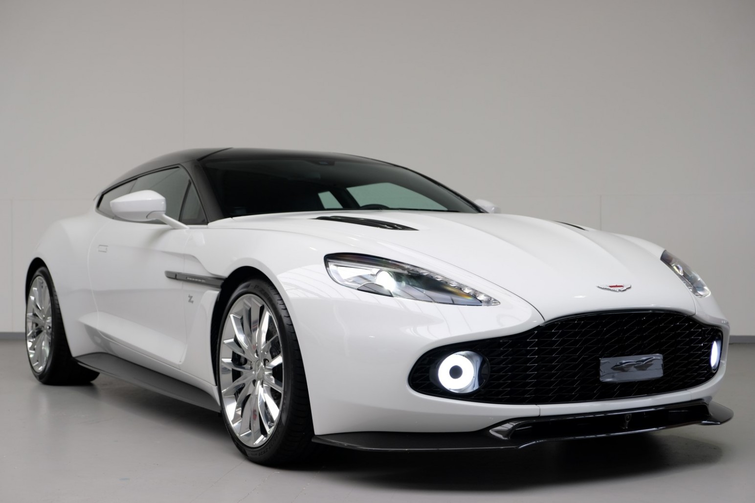 2020 Aston Martin Vanquish Zagato Shooting Brake, 21/24