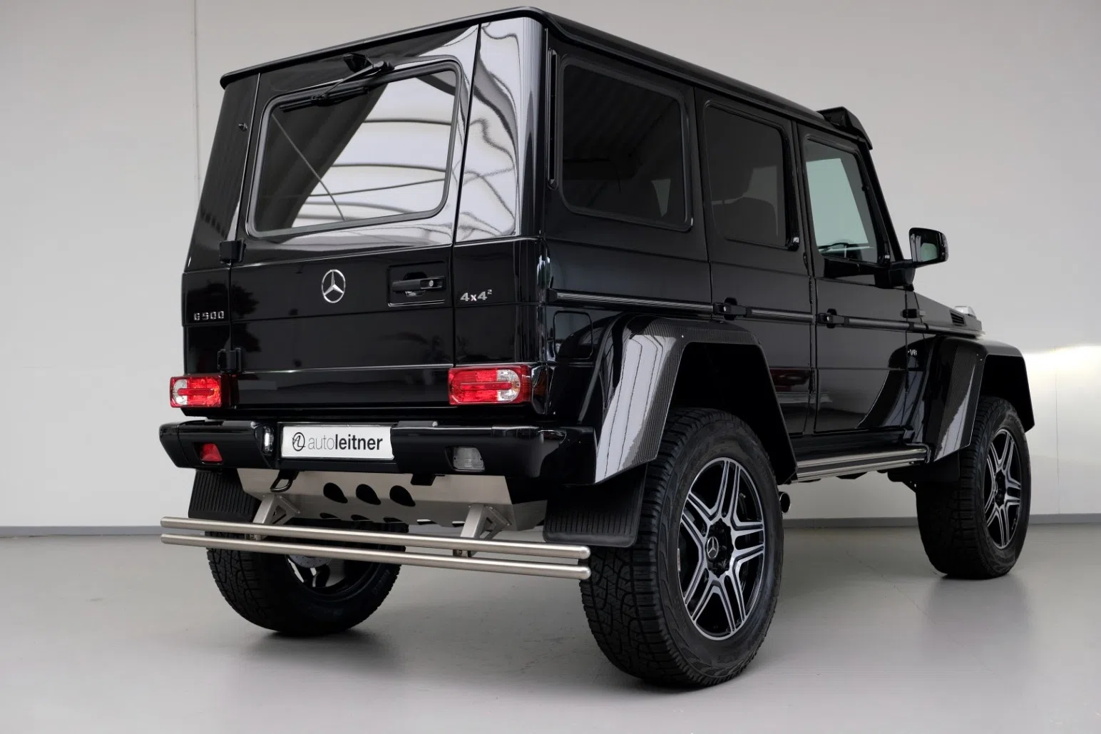 2017 Mercedes-Benz G500 4X4², rear three-quarter view, 197 Obsidianzwart metallic