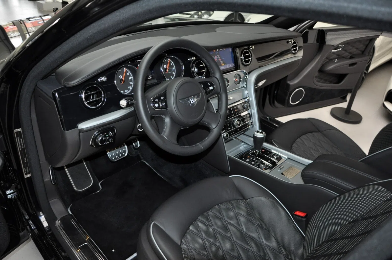 2020 Bentley Mulsanne Speed Mulliner interior, dashboard, Black Leather