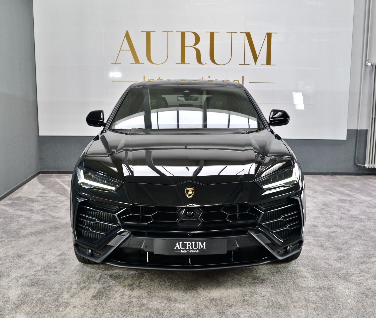 2019 Lamborghini Urus, 2/19