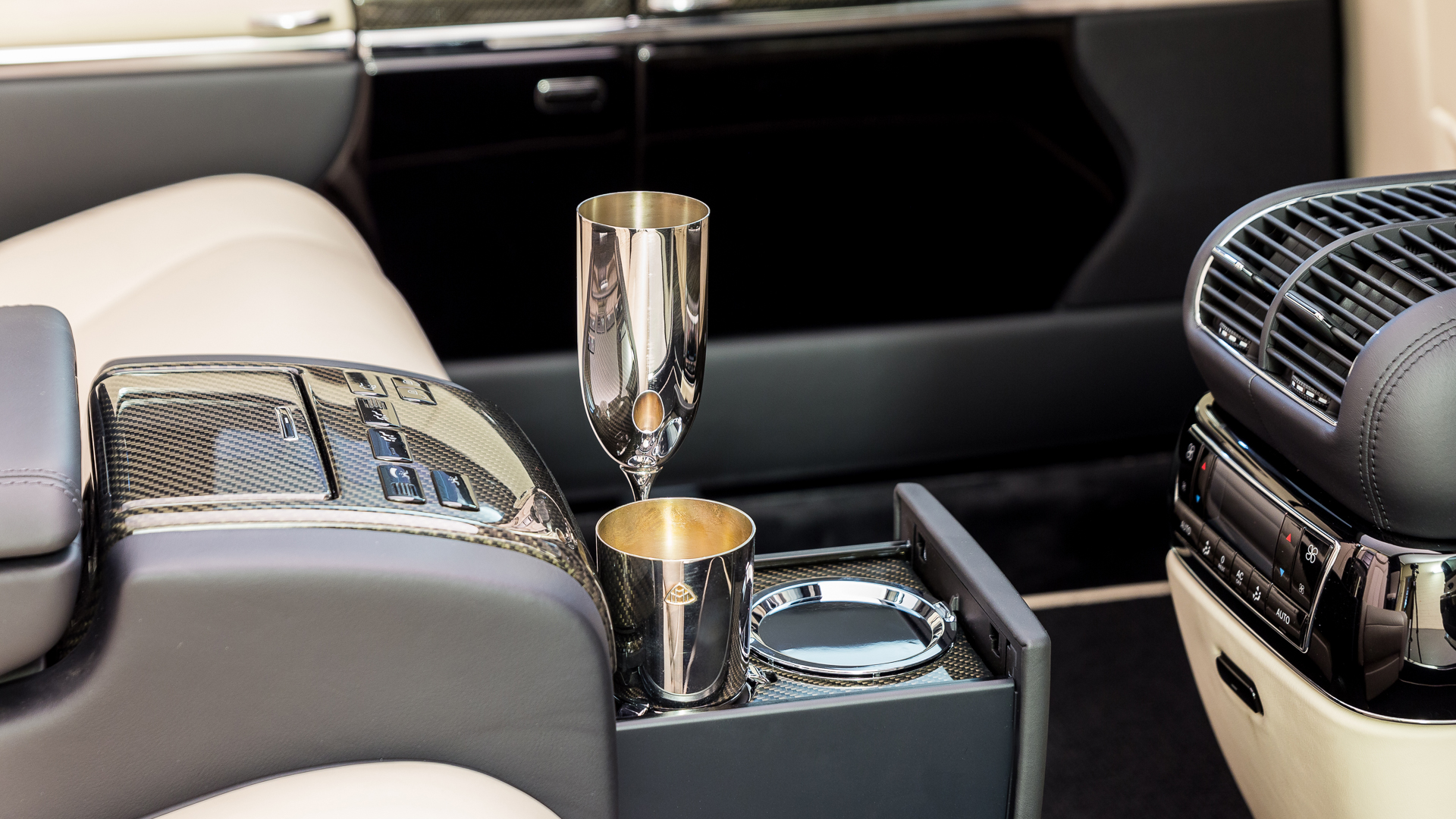 2009 MAYBACH 62S LANDAULET, 21/25