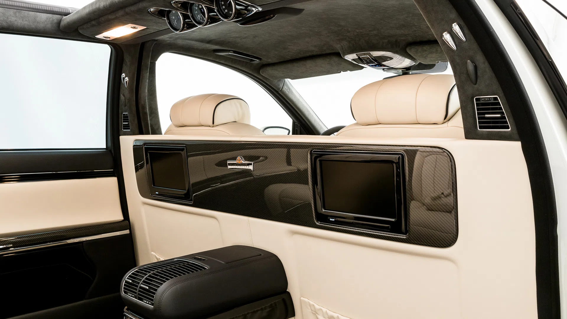 2009 Maybach 62S Landaulet interior, door panel, 555A Leather exklusiv beige