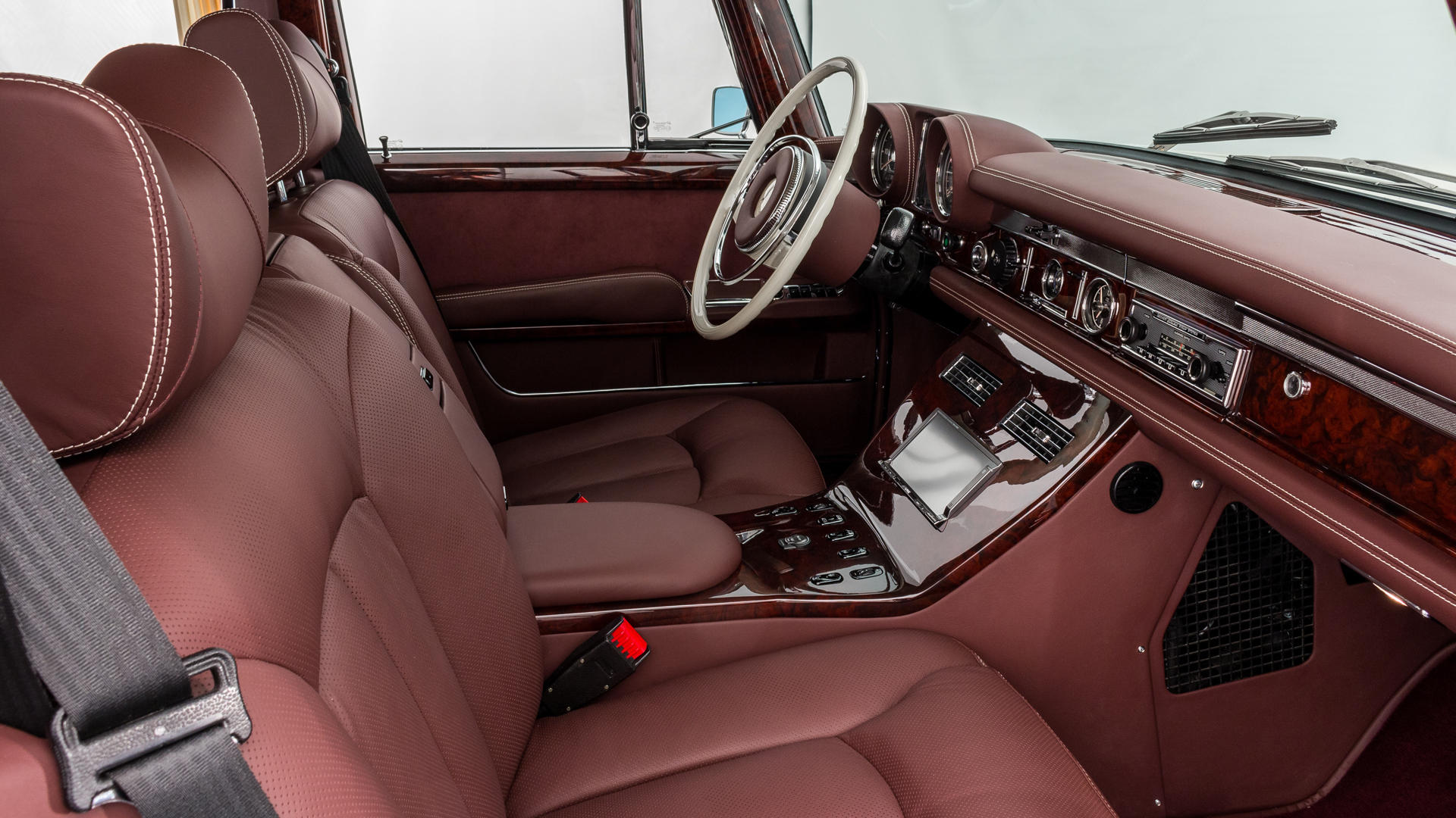 1975 MERCEDES-BENZ W100 600 PULLMAN ONE OF ONE, 3/20