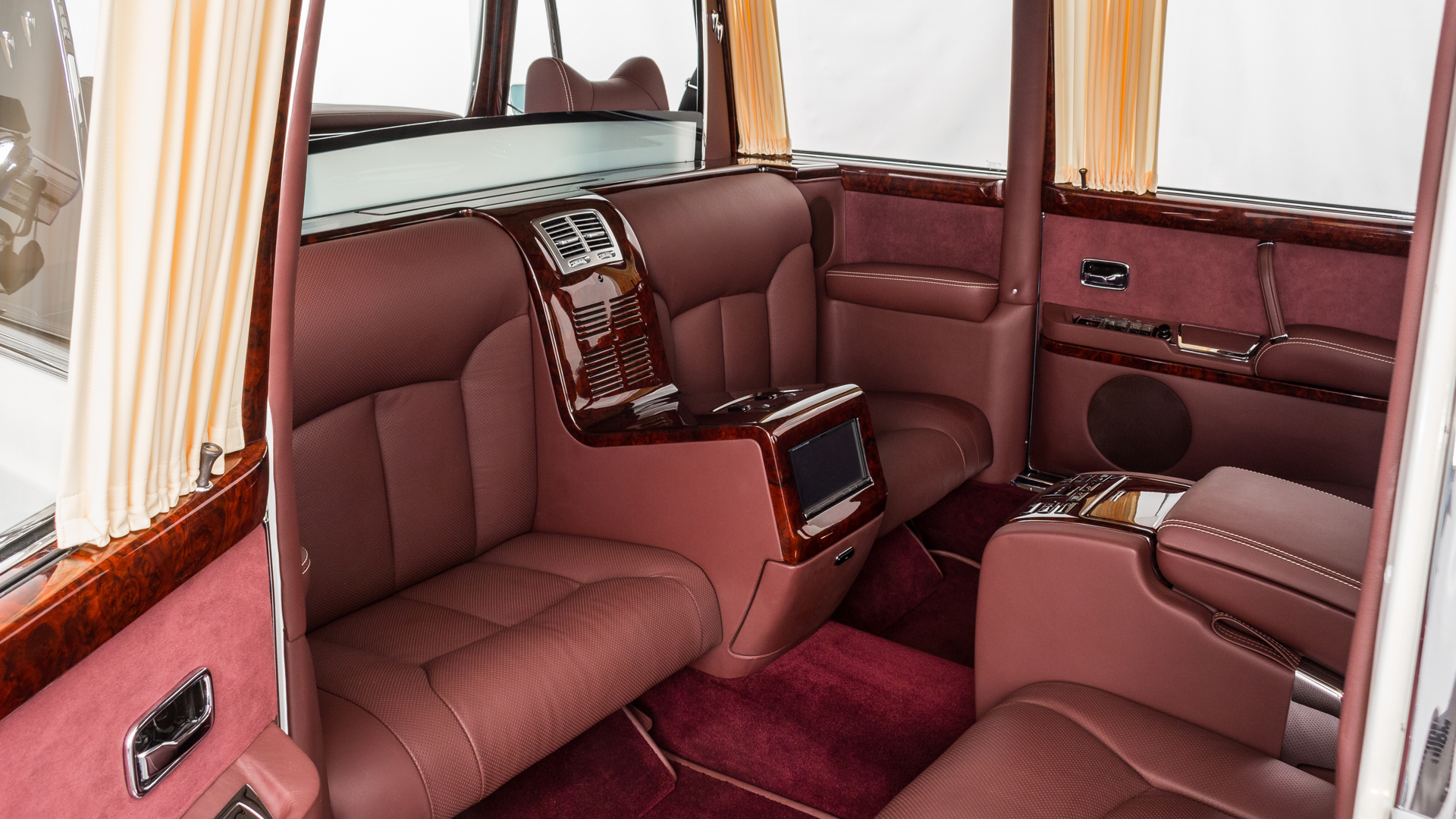 1975 MERCEDES-BENZ W100 600 PULLMAN ONE OF ONE, 5/20