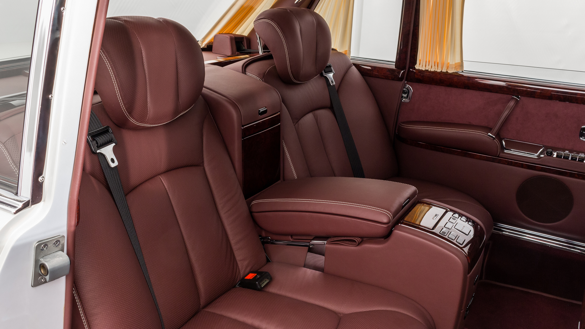 1975 MERCEDES-BENZ W100 600 PULLMAN ONE OF ONE, 13/20