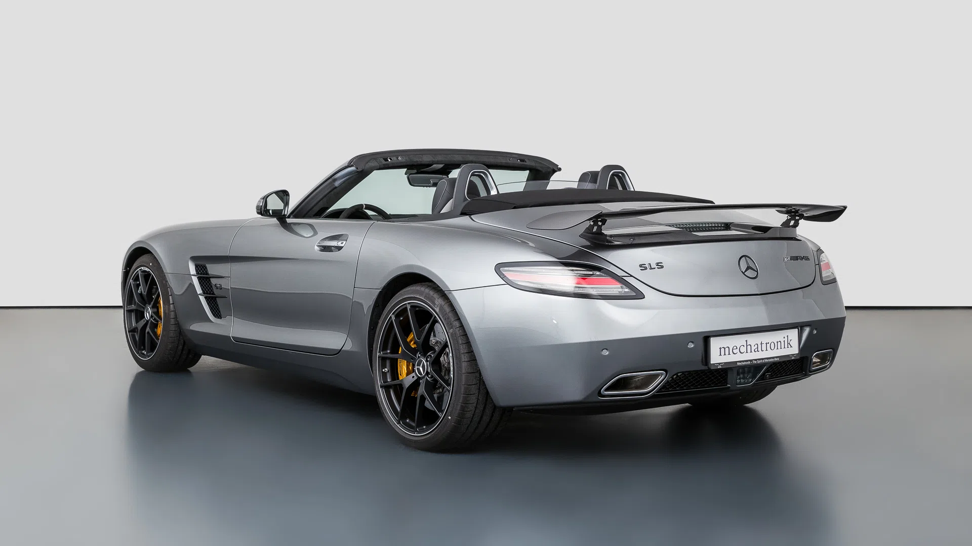 2014 Mercedes-Benz SLS AMG GT Final Edition Roadster for sale, exterior, 756U Himalayagrey metallic