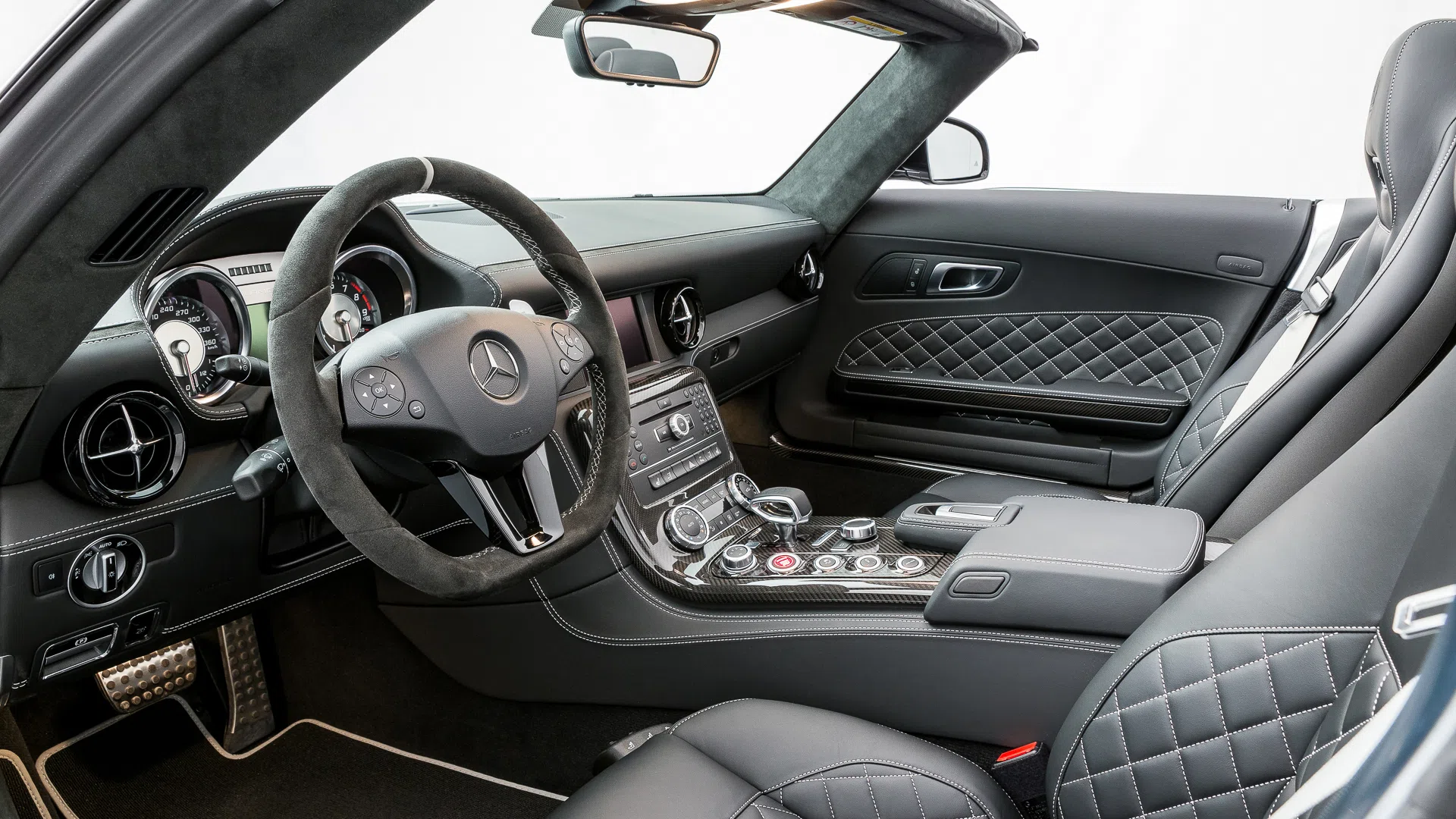 2014 Mercedes-Benz SLS AMG GT Final Edition Roadster interior, dashboard