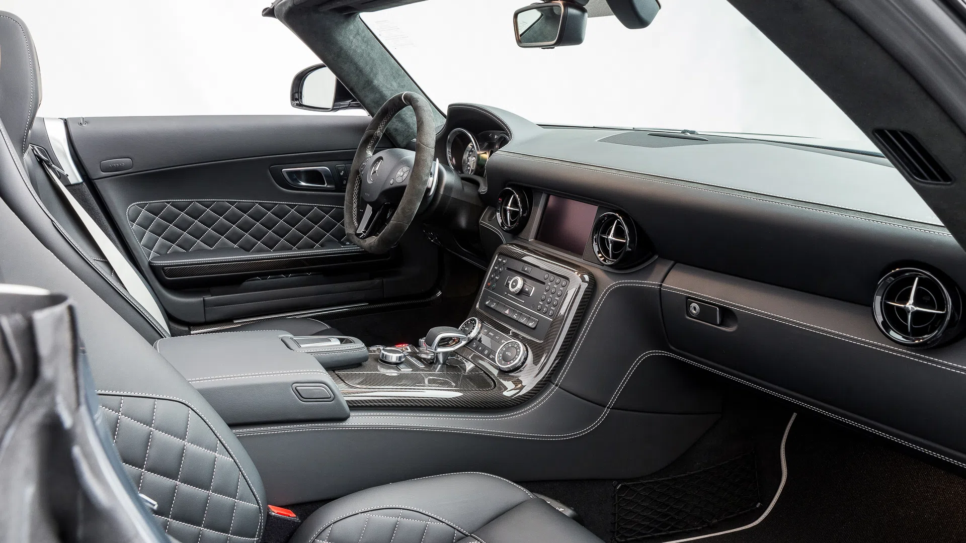 2014 Mercedes-Benz SLS AMG GT Final Edition Roadster interior