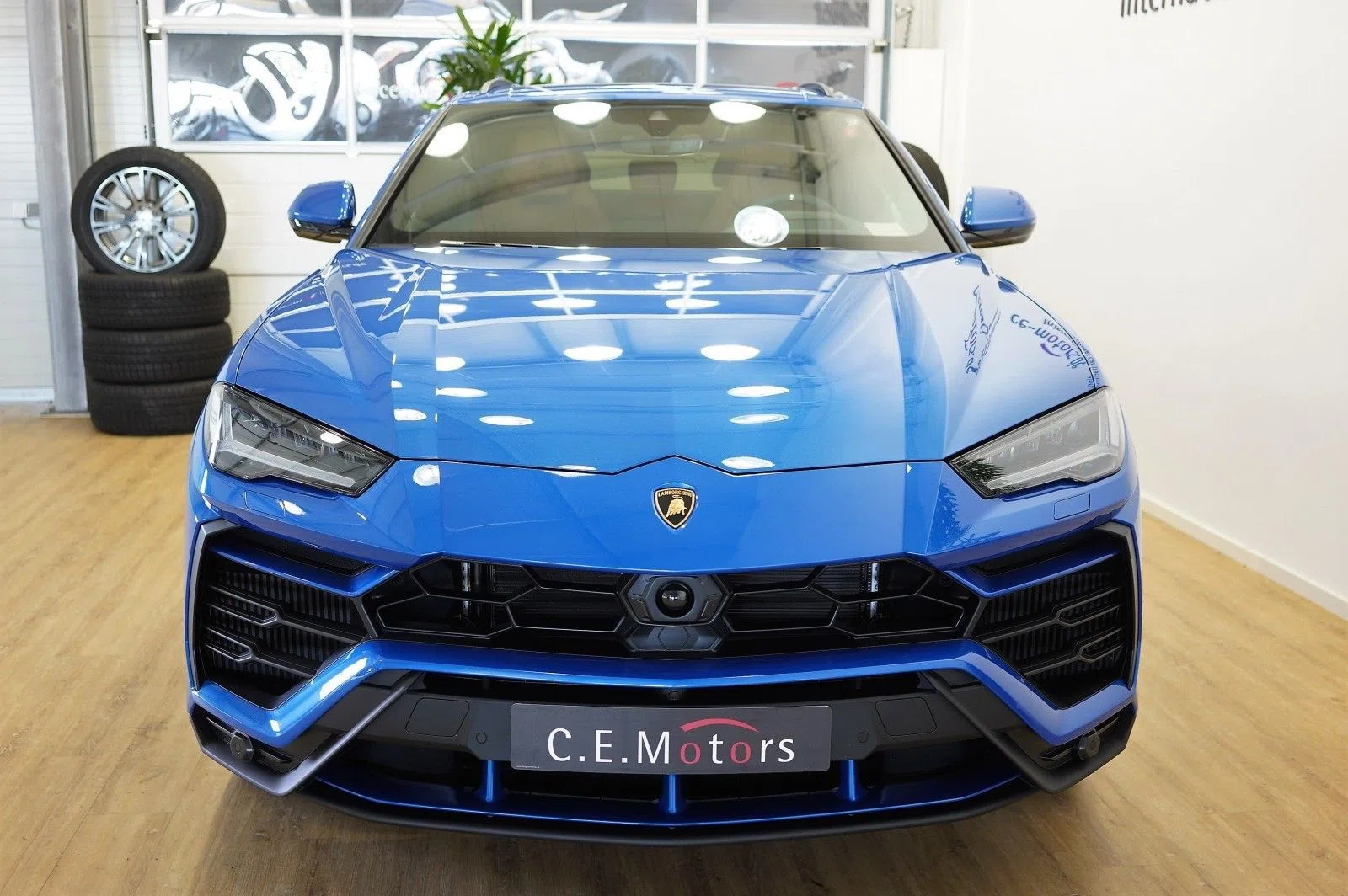 2018 Lamborghini Urus for sale, exterior, Blau Metallic
