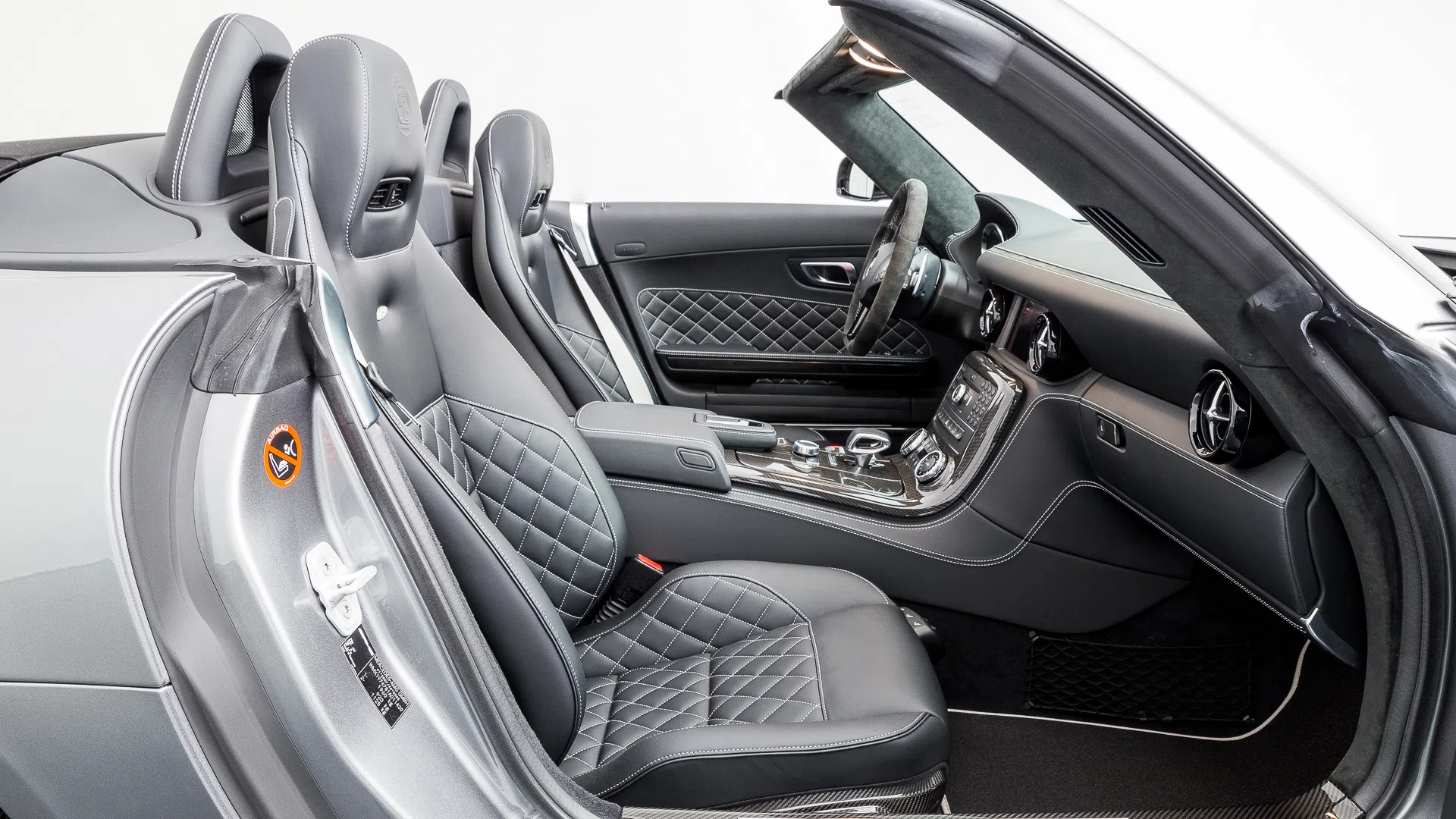2014 Mercedes-Benz SLS AMG GT Final Edition Roadster interior, seats