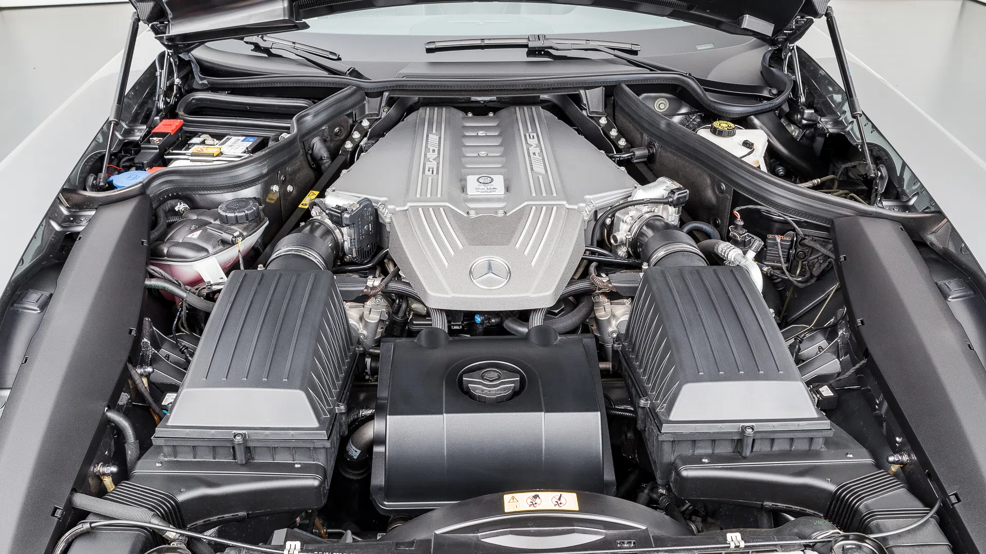 2014 Mercedes-Benz SLS AMG GT Final Edition Roadster engine