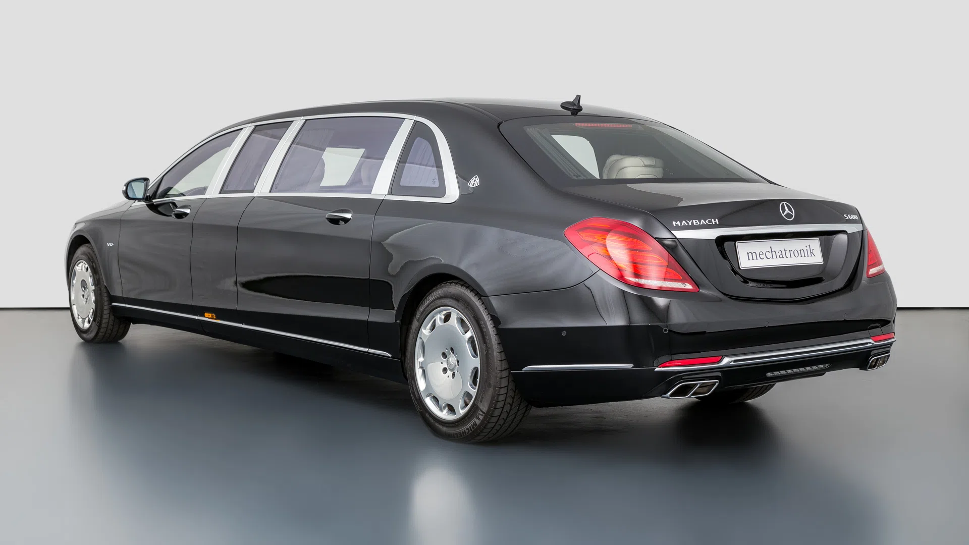 2016 Mercedes-Maybach S600 Pullman for sale, exterior, 897U Rubin black